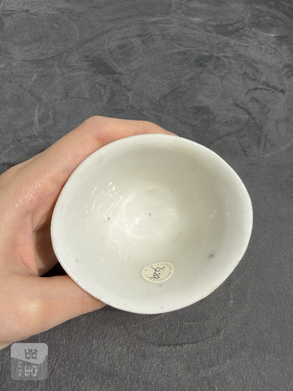 清晚期德化窑白釉加彩梅花杯 - 图8